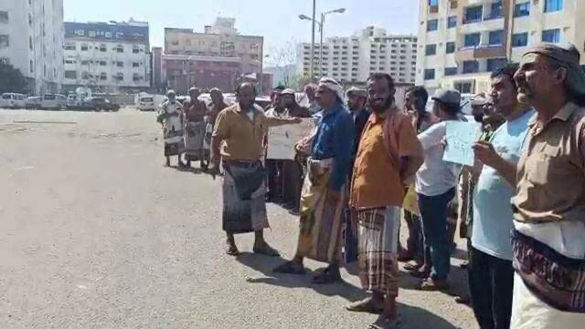 عاجل: مأساة المعلمين النازحين… عام كامل بلا راتب والحكومة تتجاهل استغاثاتهم!