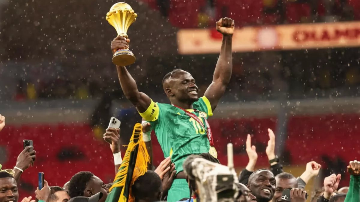 عاجل: إيتو يفجر مفاجأة صادمة عن ساديو ماني... "يستحق الكرة الذهبية ولن تجدوا أعظم منه في أفريقيا!"