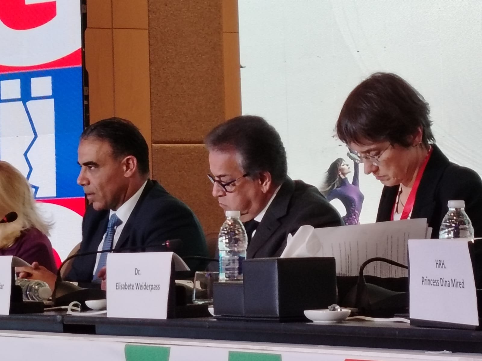 رئيس الوكالة الدولية لابحاث السرطان ونائب رئيس الوزراء ود هشام الغزالى رئيس الوكالة الدولية لابحاث السرطان ونائب رئيس الوزراء ود هشام الغزالى