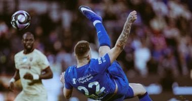 الهلال ضد الفيحاء.. الزعيم يتفوق 2 - 1 في شوط أول مثير.. فيديو