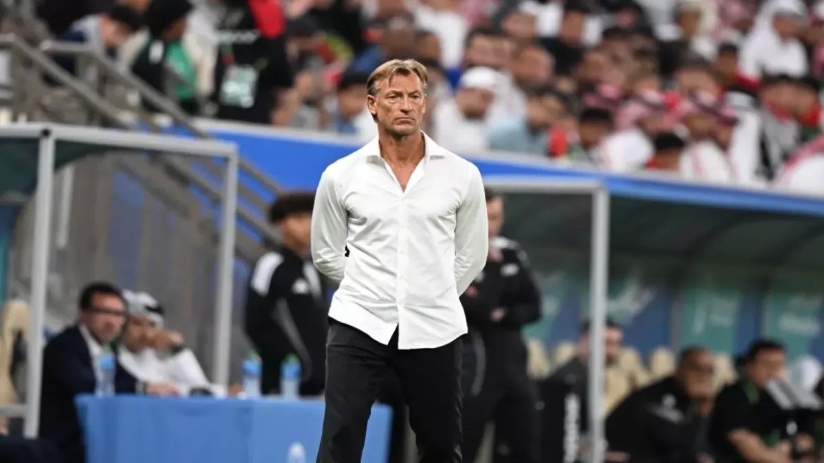 عاجل: رينارد يظهر سراً في مدرجات الهلال والفيحاء... قرار حاسم قبل معسكر مارس الحاسم!