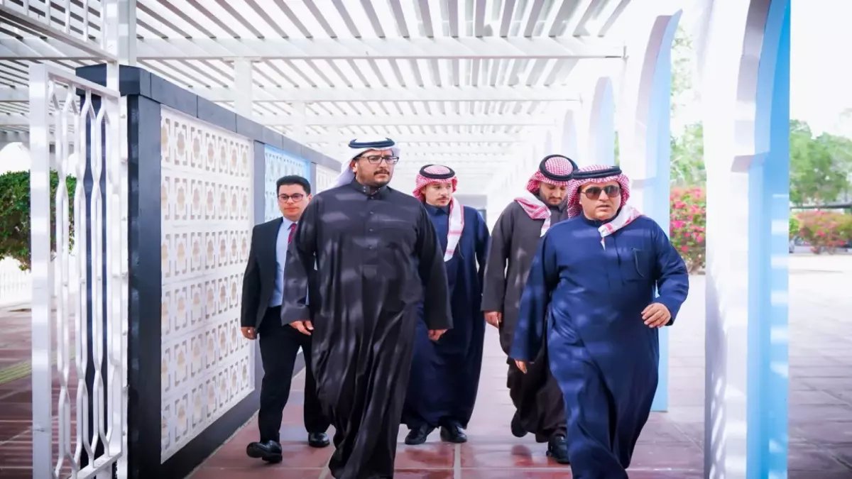 عاجل: رئيس رابطة روشن يزور الأخدود في مهمة سرية... هل يخطط لإنقاذ النادي من الهبوط؟