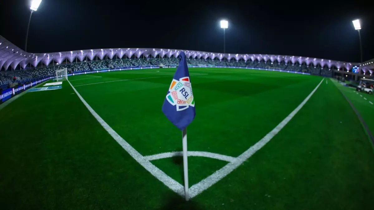 عاجل: حُكّام أجانب يقودون مباريات الخميس الحاسمة في دوري روشن… تعرف على الأسماء والقرارات الصادمة!