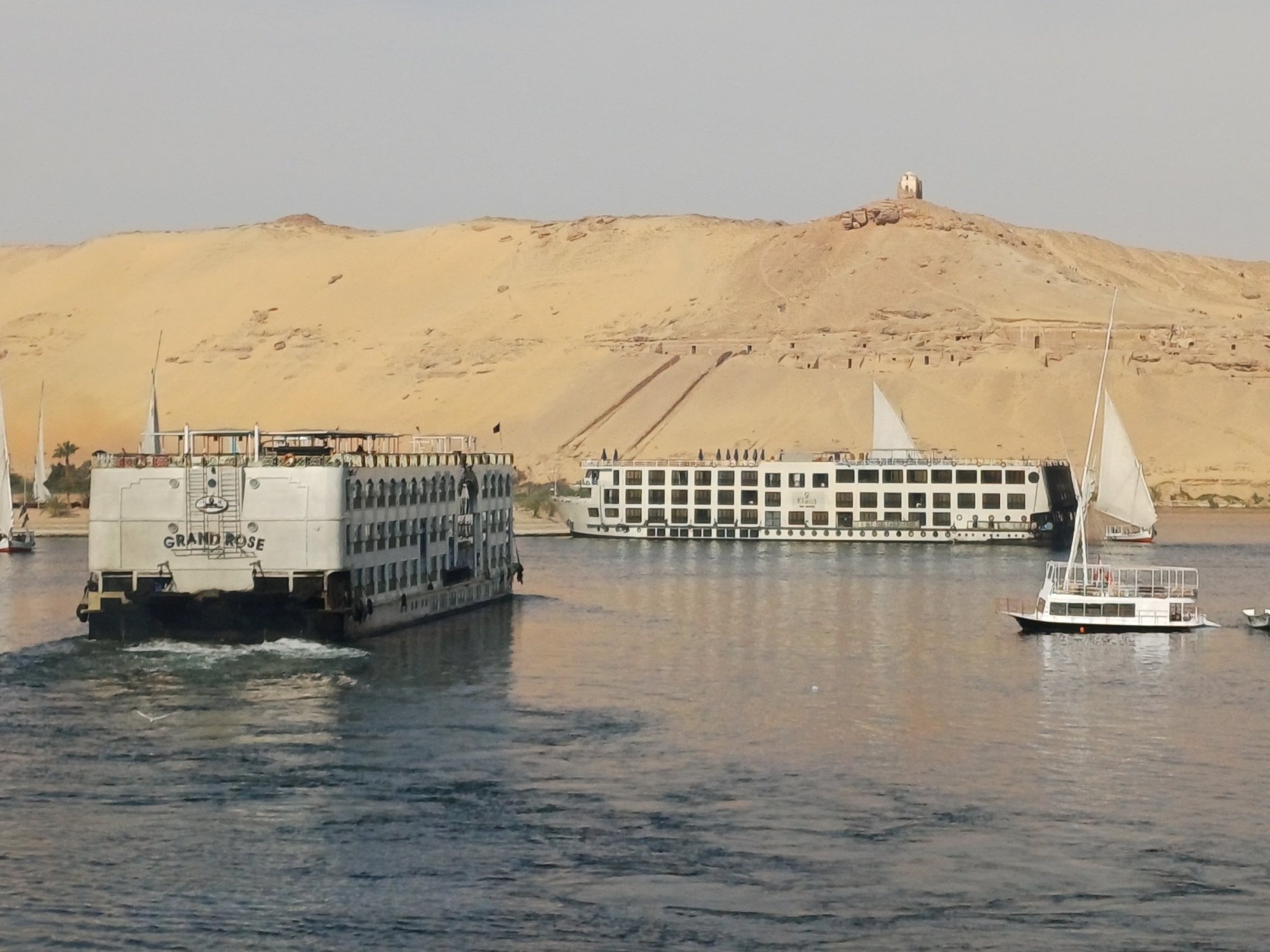 البواخر فى النيل البواخر فى النيل