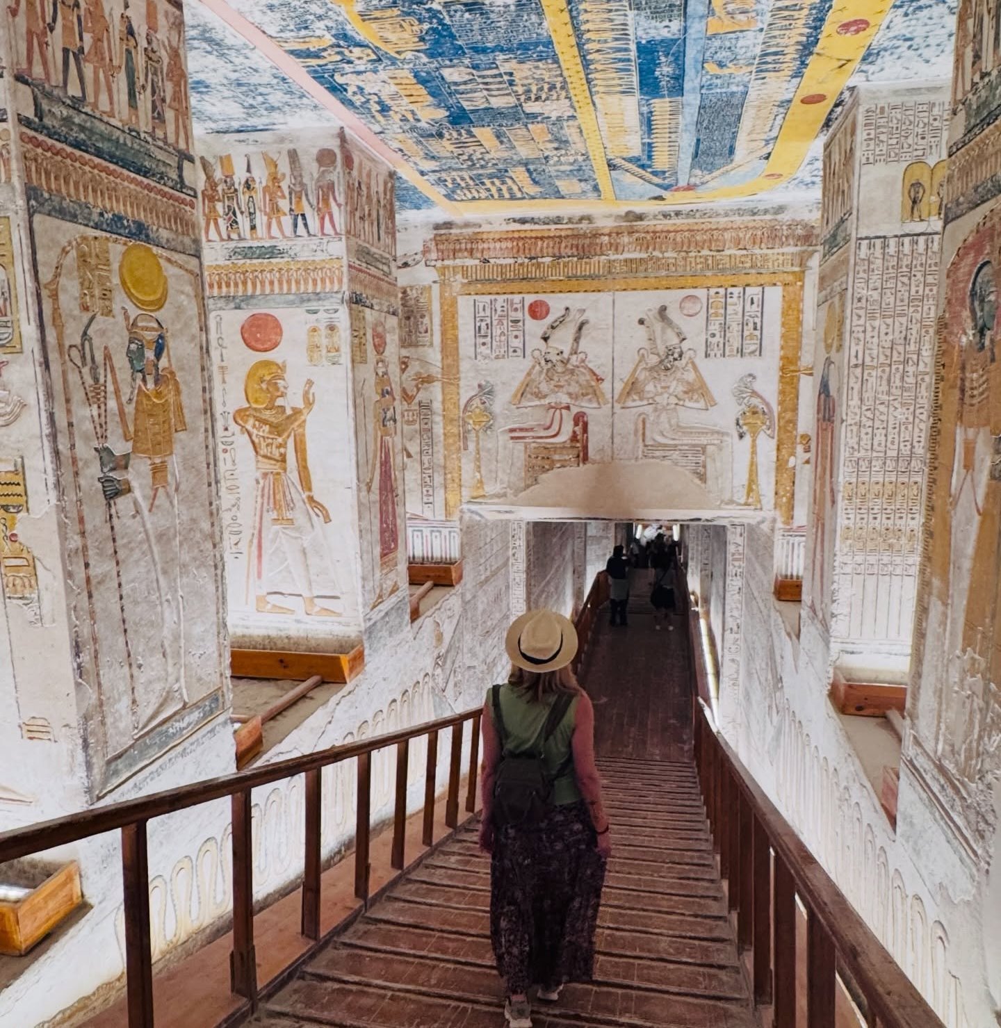 متعة الأجانب فى قلب مقابر الملوك والملكات