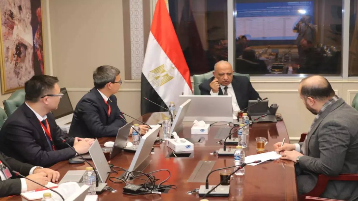 عاجل: مصر تكشف عن مشروع الـ 60%... أول مصنع لتوربينات الرياح يغير خريطة الطاقة!