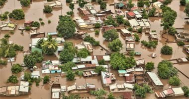 مصرع 159 شخصا فى فيضانات اجتاحت جنوب إفريقيا.. صور