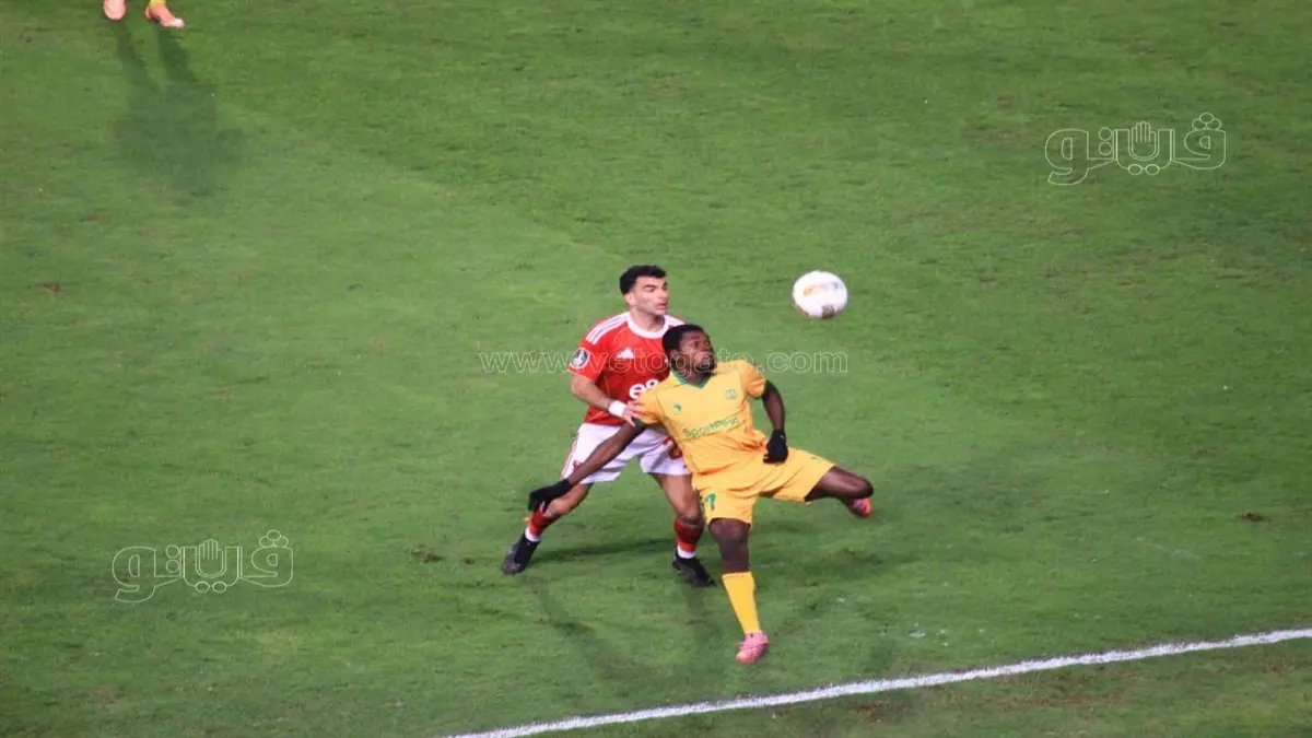 عاجل: تريزيجيه يشعل برج العرب بثنائية رائعة… الأهلي يسحق يانج أفريكانز 2-0 ويقترب من التأهل!