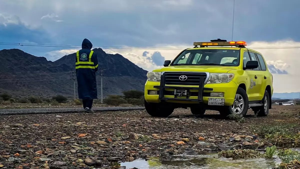 عاجل: الدفاع المدني يرفع الإنذار الأحمر.. أمطار قوية تضرب مكة وجدة غداً - تحذيرات من السيول!