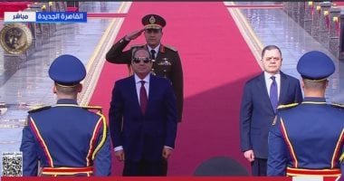 الرئيس السيسى يضع إكليلا من الزهور على النصب التذكارى لشهداء الشرطة