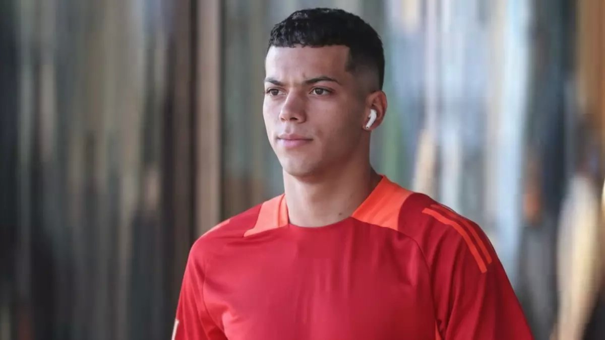 صادم: إمام عاشور يحطم أرقامه مع الزمالك... 50 مساهمة تهديفية مع الأهلي تفضح الحقيقة!