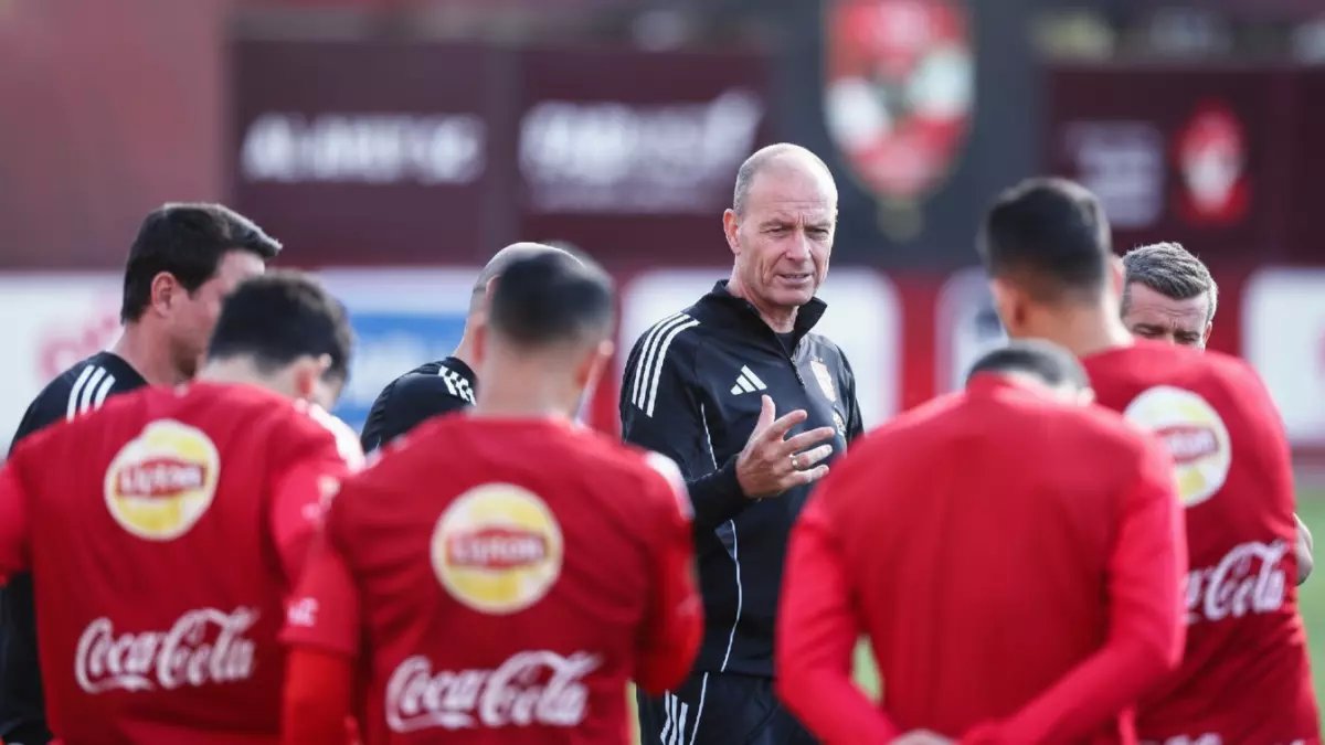 عاجل: ثنائي الأهلي يجمعان حقائبهما سراً... هل يفرط القلعة الحمراء في نجومها قبل مواجهة وادي دجلة؟