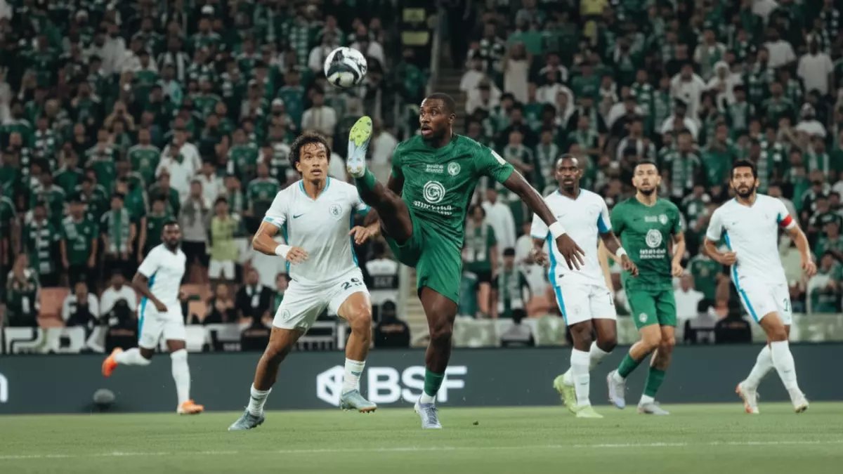 عاجل: الأهلي يقترب من تفجير مفاجأة تاريخية ضد الهلال... هل ينتزع المركز الثاني خلال ساعات؟