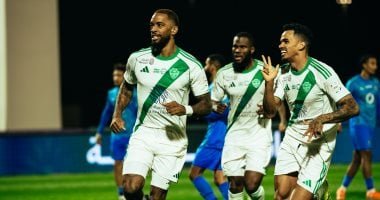 نيوم ضد الأهلي.. الراقي يحسم المباراة بثلاثية بمشاركة أحمد حجازي
