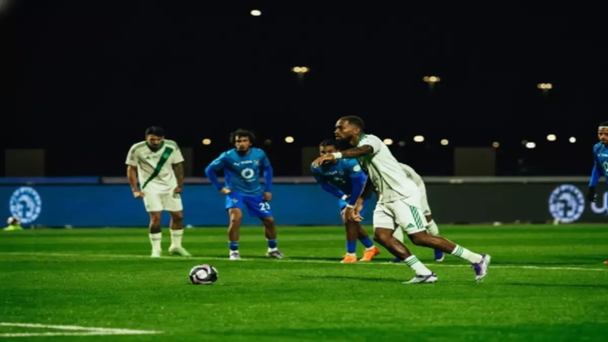 عاجل: الأهلي يصعق نيوم بثلاثية تاريخية ويقفز للوصافة - رياض محرز وتوني يشعلان روشن!