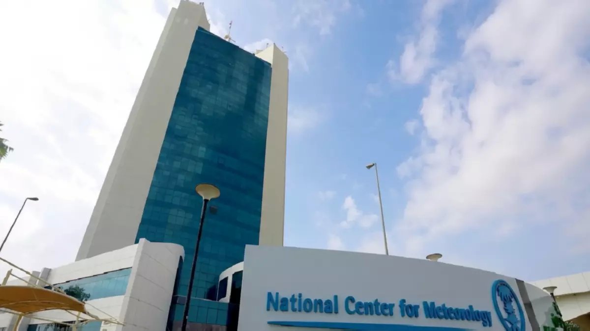 عاجل: عواصف رعدية مدمرة تضرب 8 مناطق بالسعودية اليوم - خطر السيول والبرد!