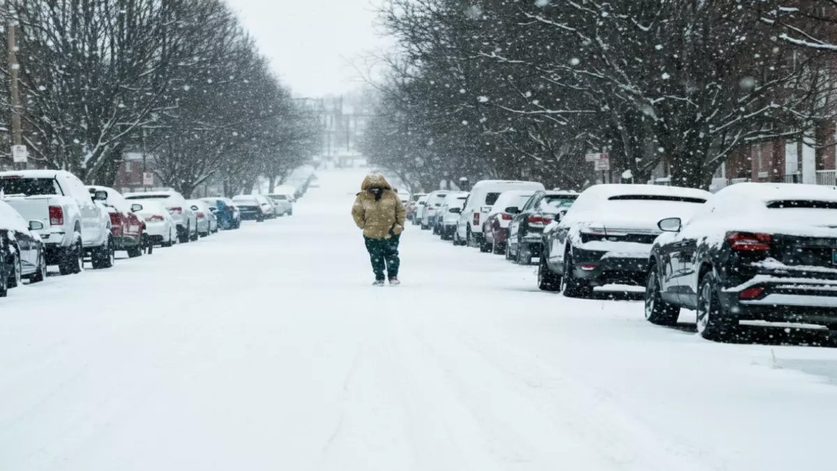 عاجل: ترمب يعلن الطوارئ في 10 ولايات... عاصفة 'فيرن' تهدد 170 مليون أمريكي!