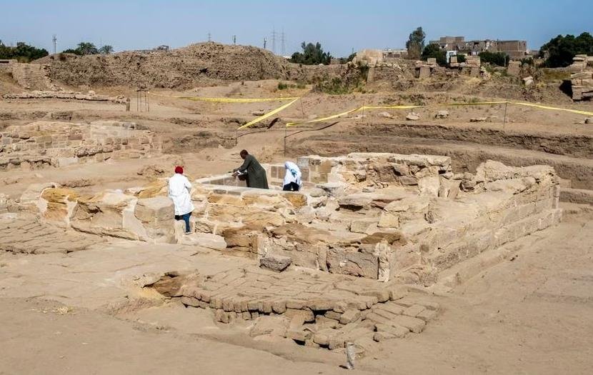 جانب من اكتشافات البعثة الصينية داخل معبد مونتو بالكرنك