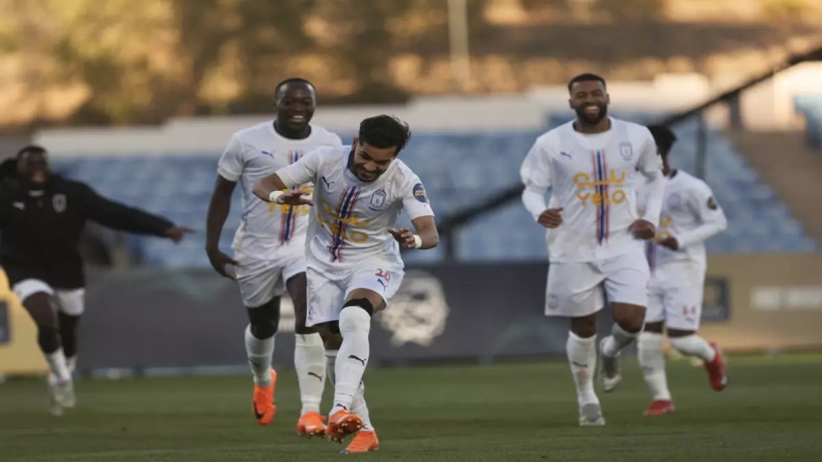 عاجل: صراع ناري بين المتصدر والوصيف في دوري يلو - ديربي جدة المنتظر يحسم مصير الفرق!