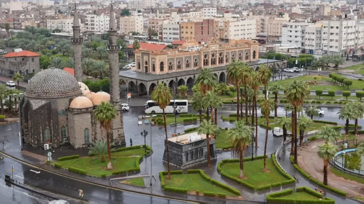 عاجل: المدينة المنورة تحت رحمة العاصفة… 17 ساعة من الأمطار الغزيرة والسيول تبدأ فجراً!