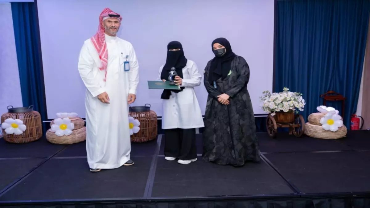 حصري: ممرضون سعوديون يحققون إنجازاً عالمياً مذهلاً... جائزة ديزي تصل جدة لأول مرة!