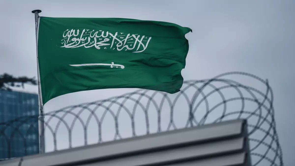 عاجل: حملة أمنية صادمة في السعودية تضبط 20 ألف مخالف.. عقوبات مليون ريال وسجن 15 عاماً للمتسترين