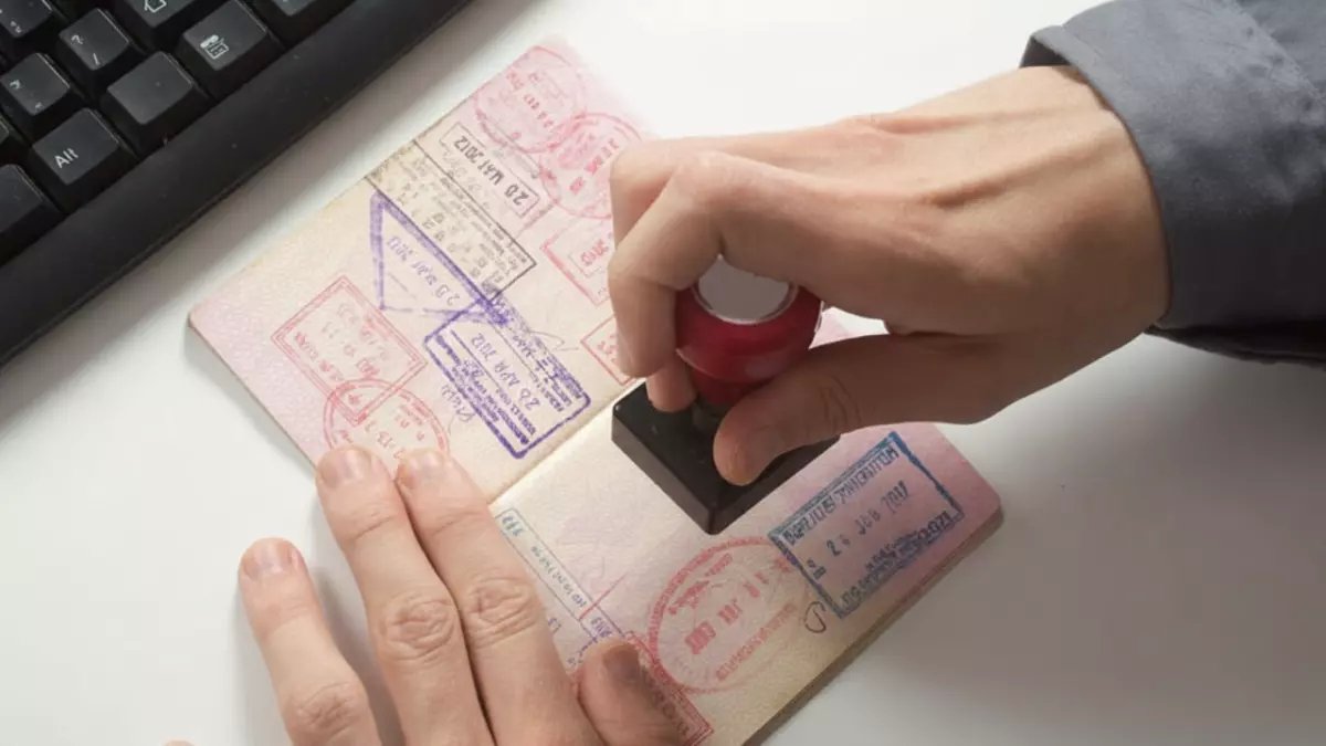 حصري: السعودية تُطلق "تأشيرة الصداقة" الجديدة - ادع أصدقاءك للعمرة والسياحة معاً!