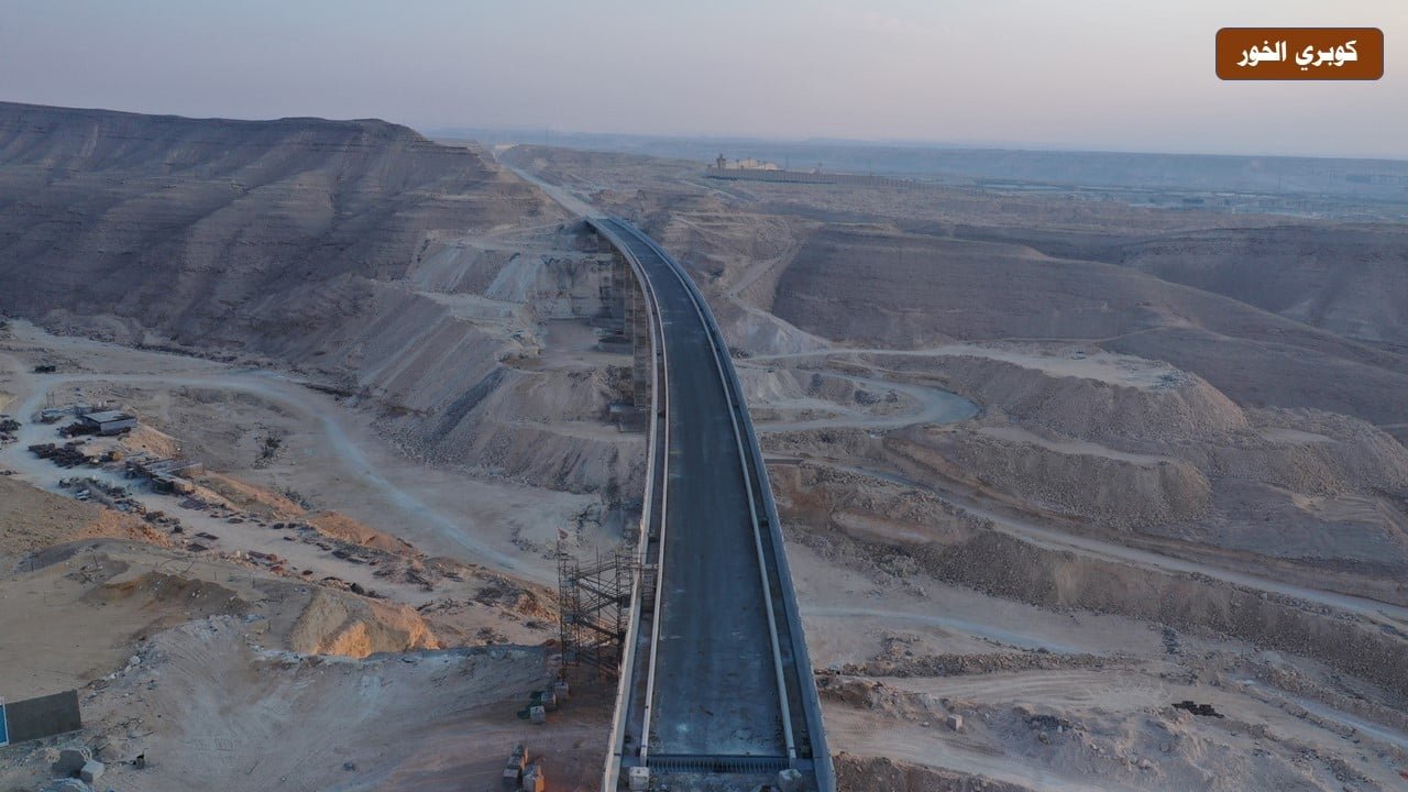 رصف الكوبري تمهيدا لوضع القضبان