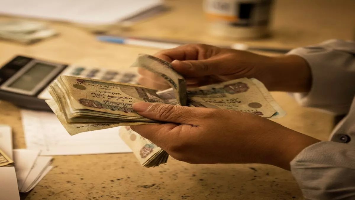 عاجل: الحكومة تطلق قرار صرف 1500 جنيه لملايين المصريين في يناير... هل أنت من المستفيدين؟