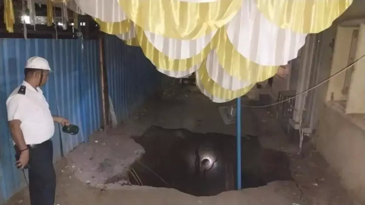 عاجل: الأرض تنشق في حفل زفاف هندي وتبتلع الخيمة... 200 ضيف يفرون والعروسان ينجوان بأعجوبة!