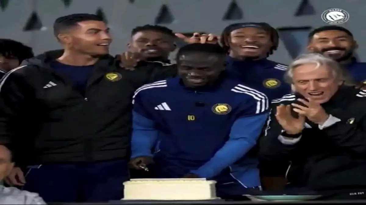 عاجل: رونالدو ينفجر فرحاً مع ماني... صور تُشعل مواقع التواصل وتكشف علاقة مذهلة بينهما!