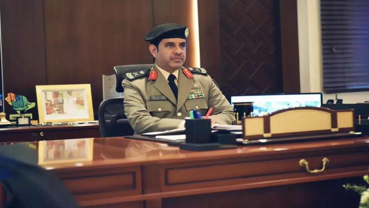 لو علمت أن مفتاح أمان أبنائك في زحمة الاختبارات مخبأ في منبه ضبطه 'اللواء أحمد السريحي' لاندهشت من الساعة.. 5:30 فجرًا!