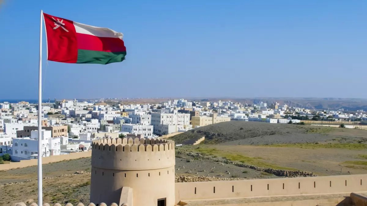 عاجل: مخالفة واحدة قد تكلفك 2000 ريال عماني وتدخلك السجن.. تنبيه رسمي للوافدين وأصحاب العمل في سلطنة عمان