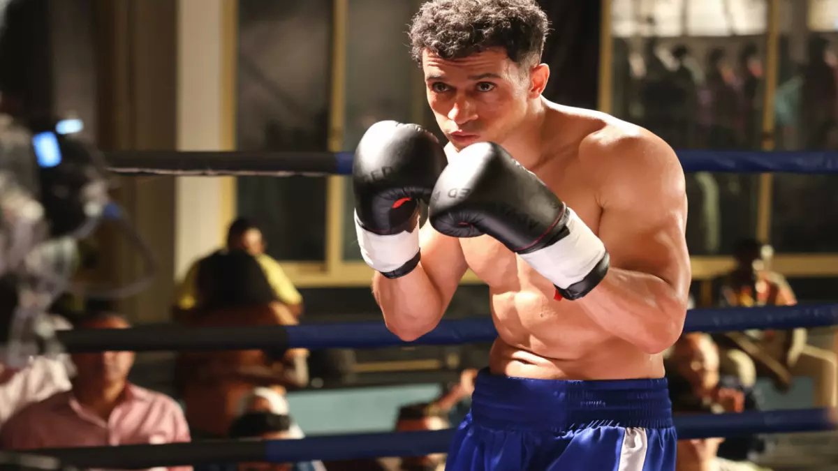 عاجل: مشهد صادم في 'بطل العالم'... صلاح يفضح والده أمام الكاميرا ويكشف السر المظلم الذي دمر حياته!