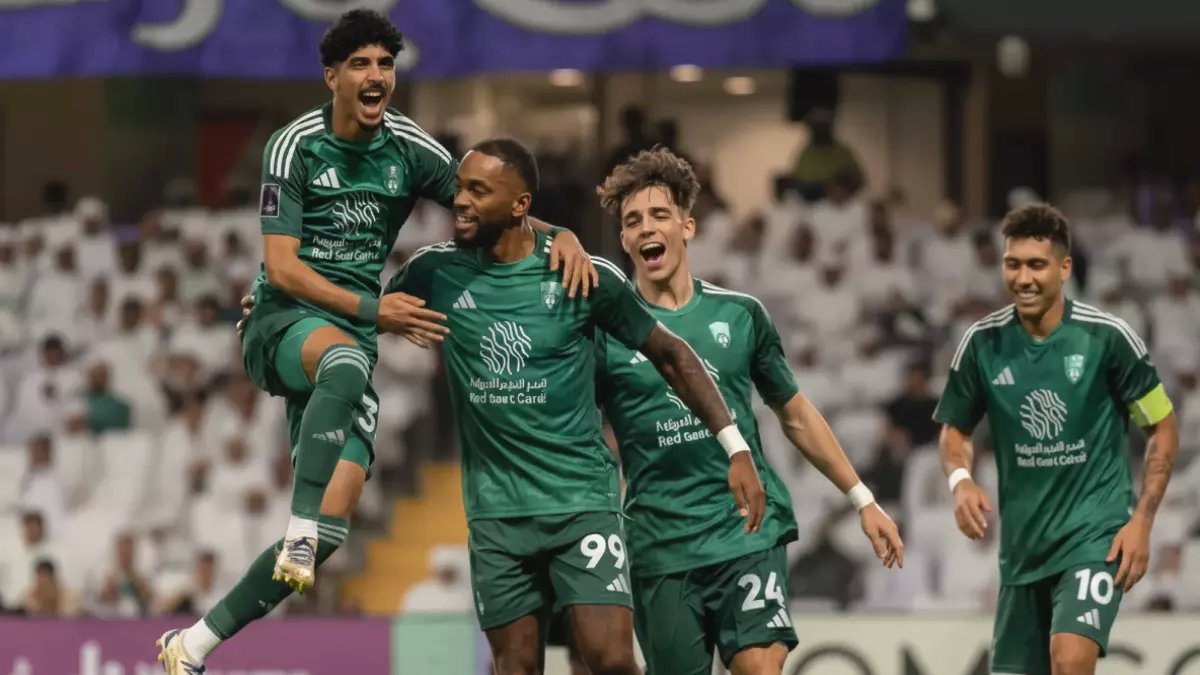 عاجل: الأهلي يخطف نجم الخليج الذهبي عبد العزيز العليوة... الصفقة أصبحت على بُعد ساعات!