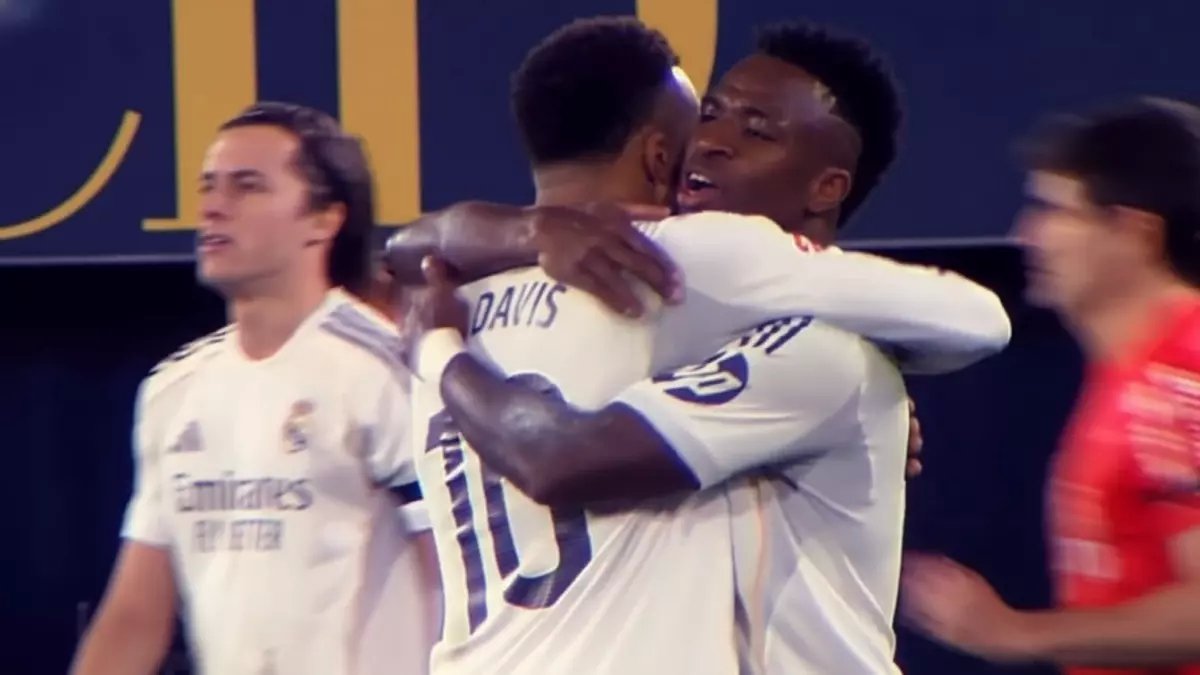 شاهد: الرسالة السرية التي قالها فينيسيوس لمبابي بعد الفوز... كاميرا خفية تكشف الحقيقة!