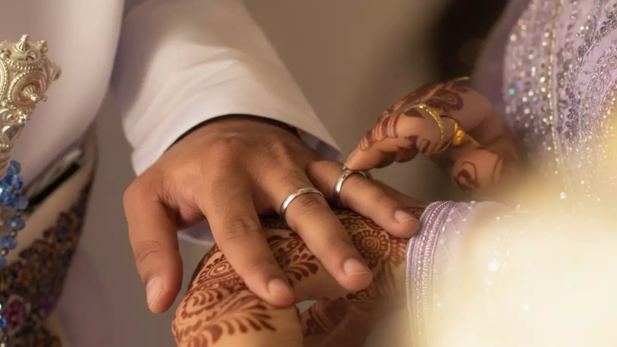 عاجل: سلطنة عمان تفرض عقوبات صارمة على الرجال المتزوجين سراً... والزوجة لها الحق في هذا القرار الخطير!