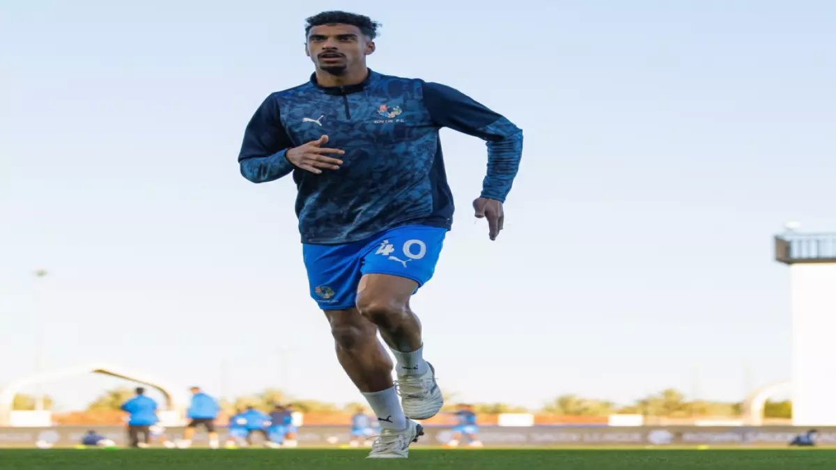 عاجل: الشباب يخطف علي الأسمري من نيوم بصفقة إعارة مثيرة... هل ينقذ الليوث من أزمتهم؟