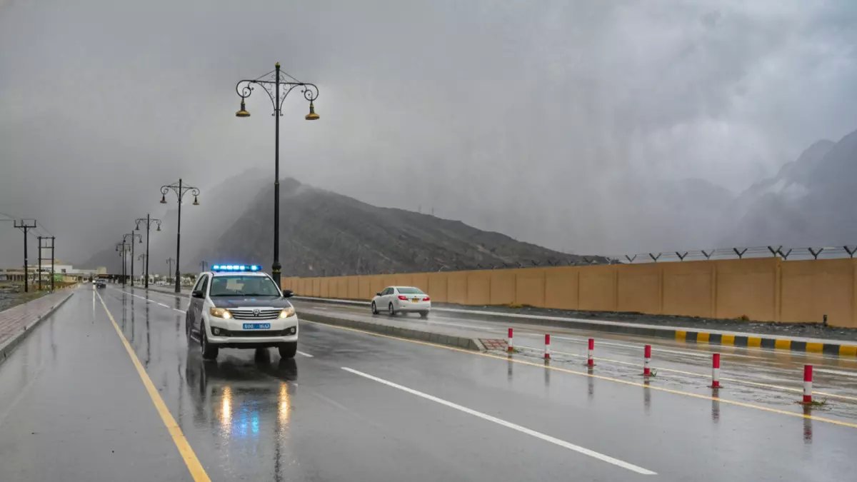عاجل: الأرصاد العُمانية تُحذر من أمطار غزيرة تضرب 3 محافظات خلال ساعات... مسقط والباطنة في المقدمة!