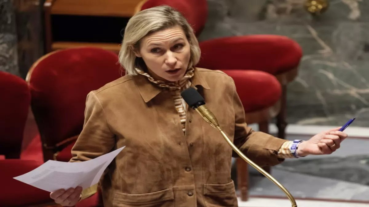 عاجل: فرنسا تصدم العالم بقانون ثوري - حظر شامل لوسائل التواصل تحت 15 عاماً... هل تحذو بقية الدول حذوها؟