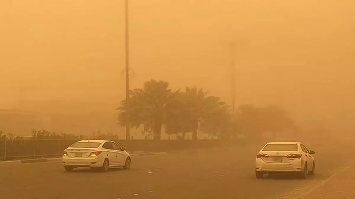 عاجل: عواصف ترابية تحاصر نجران... الرؤية تنخفض لـ3 كيلومترات والأرصاد تحذر!
