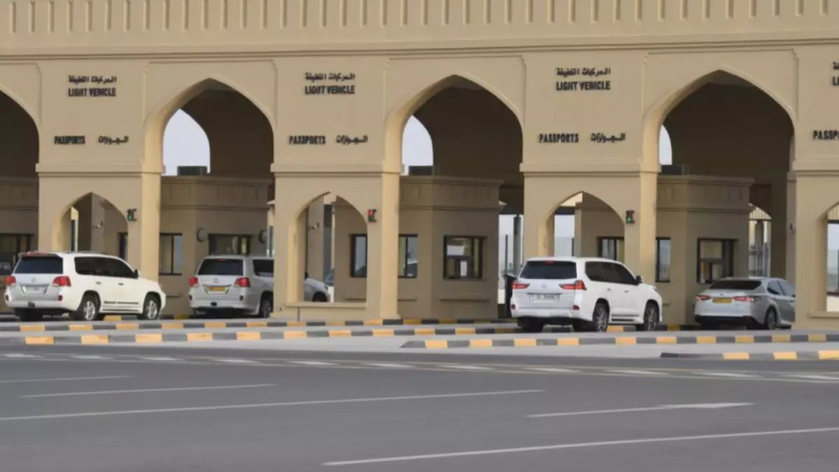 عاجل: خدمة إلكترونية جديدة تنقذك من غرامات 10 ريالات يومياً عند مغادرة عُمان!