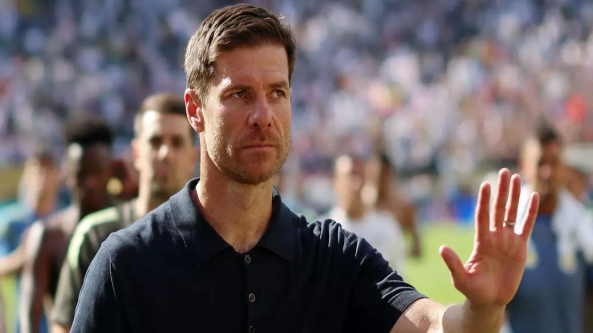 مورينيو يكشف السر وراء علاقته بـ تشابي ألونسو: "أحد فتياني" - ماذا قال عن رحيله الصادم من ريال مدريد؟