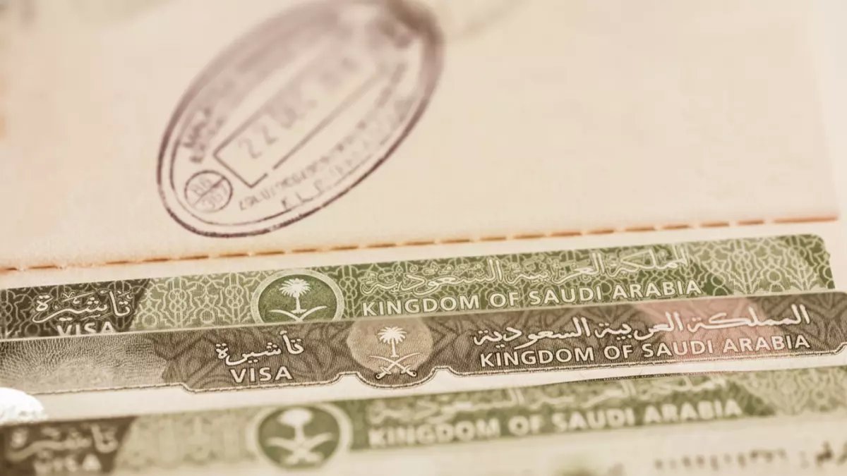 عاجل: السعودية تطلق تأشيرة زيارة شخصية ثورية - عمرة وسياحة لمدة 365 يوماً!