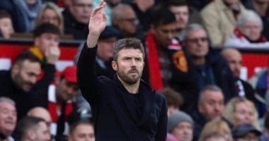 كاريك لا يعرف الهزيمة على أولد ترافورد ويواصل كتابة التاريخ