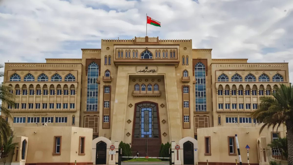 عاجل: سلطنة عُمان تعلن إجازة رسمية جديدة لـ66 ألف معلم... هل تعرف موعدها المفاجئ؟