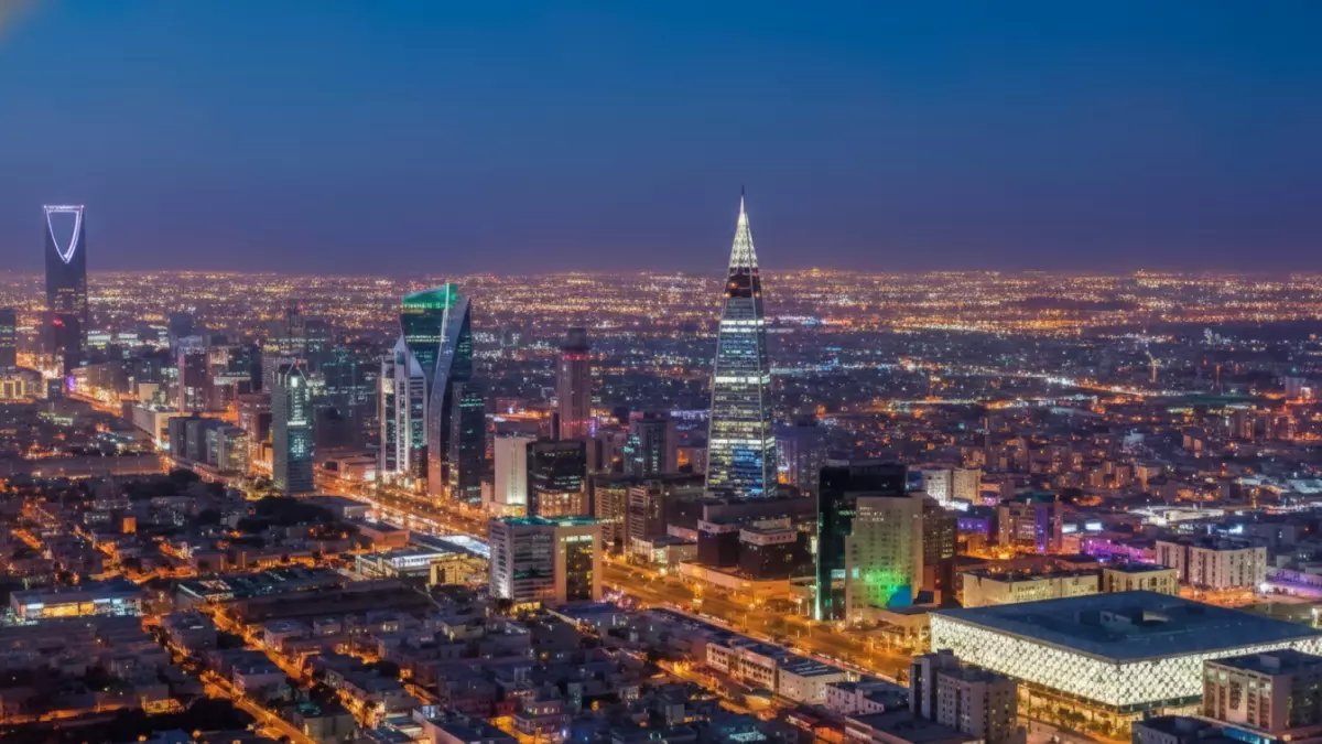 عاجل: السعودية تسدل الستار على حلم المكعب العملاق... 50 مليار دولار معلقة في الهواء!