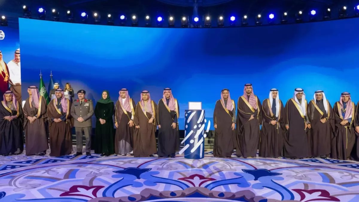 حصري: منظمة الجمارك العالمية تكرّم الاتحاد السعودي للهجن لأول مرة... والأمير سلطان يتسلم الجائزة!