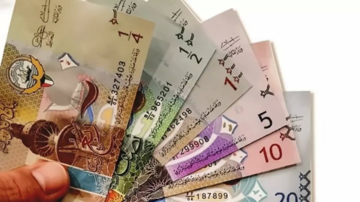 عاجل: الدينار الكويتي يكسر جميع التوقعات - HSBC يدفع 154 جنيه والحكومية تتراجع!