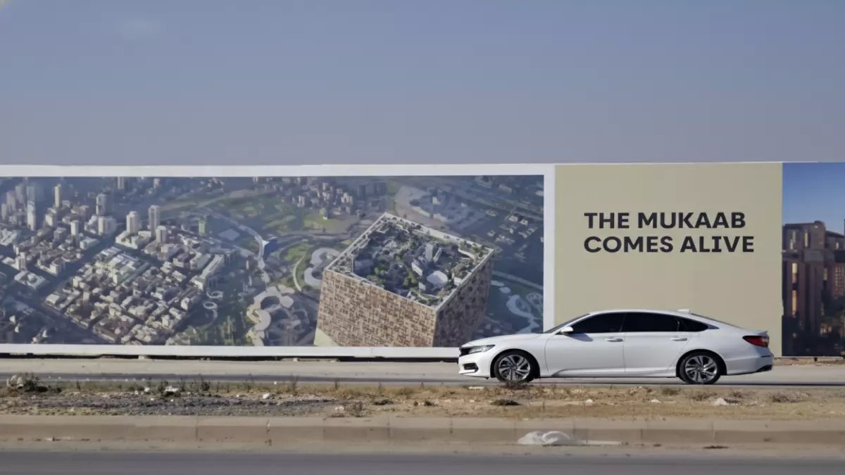 عاجل: السعودية توقف "المكعب" الخيالي بـ 400 متر... مشروع عملاق يدفن في الرمال!